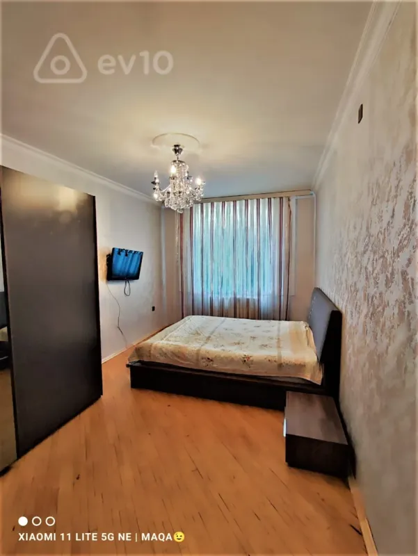 Satılır 4 otaqlı köhnə tikili 100 m²