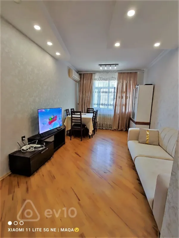 Satılır 4 otaqlı köhnə tikili 100 m²