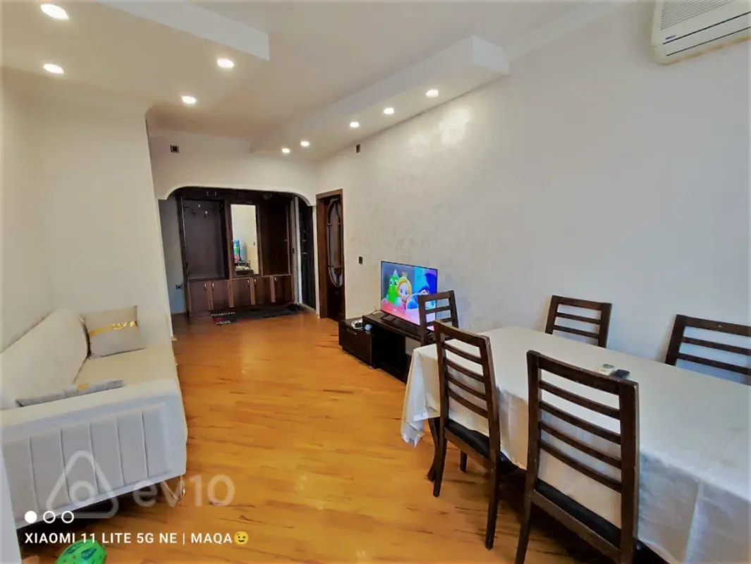 Satılır 4 otaqlı köhnə tikili 100 m²