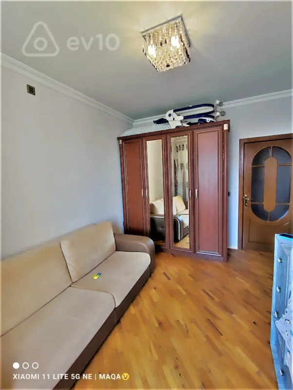 Satılır 4 otaqlı köhnə tikili 100 m²