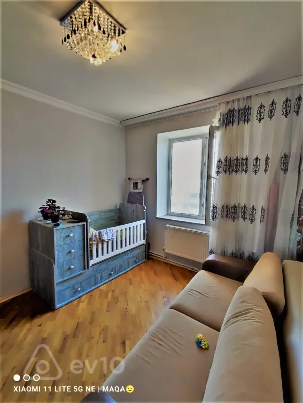 Satılır 4 otaqlı köhnə tikili 100 m²