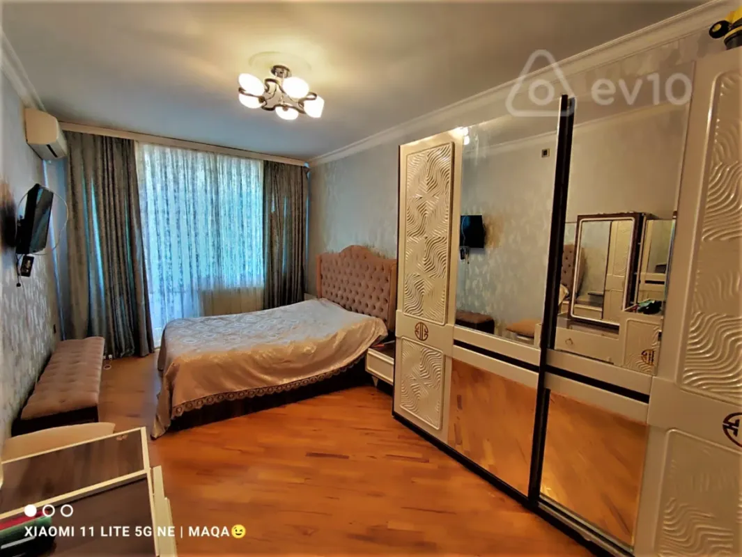 Satılır 4 otaqlı köhnə tikili 100 m²