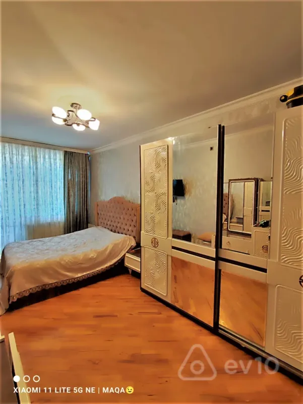 Satılır 4 otaqlı köhnə tikili 100 m²