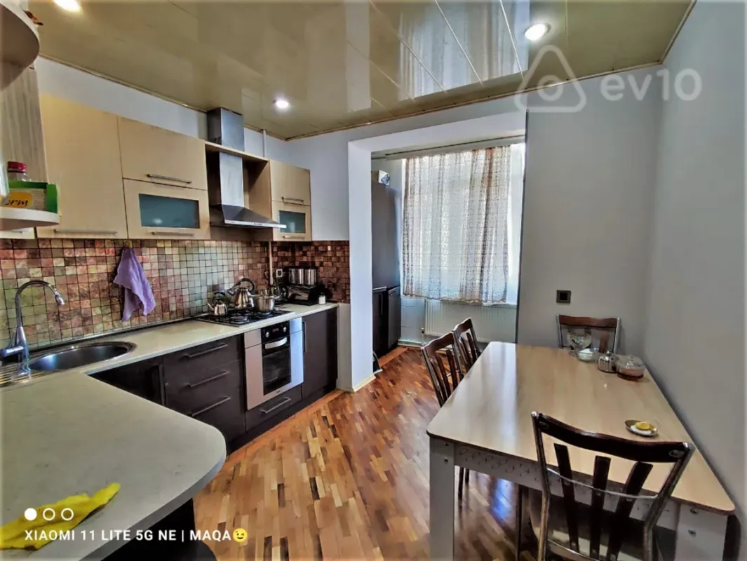 Satılır 4 otaqlı köhnə tikili 100 m²