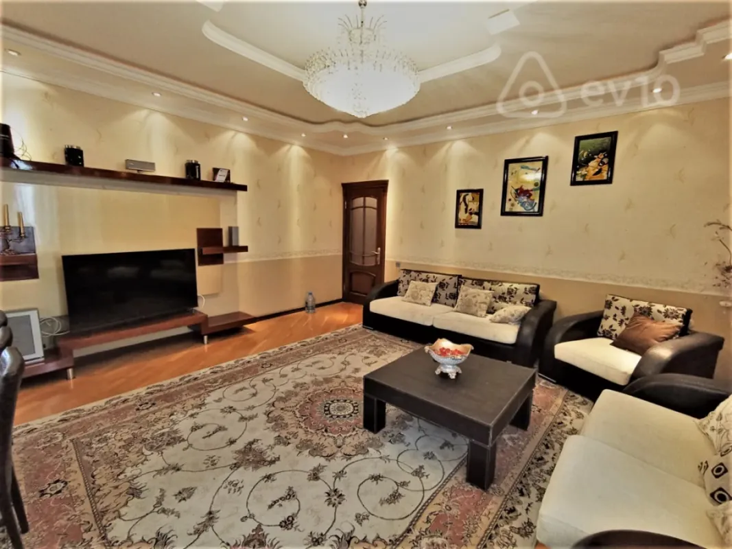 Satılır 4 otaqlı yeni tikili 170 m²