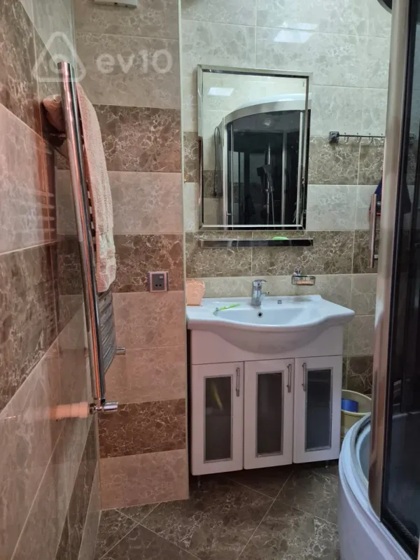 Satılır 2 otaqlı yeni tikili 72 m²