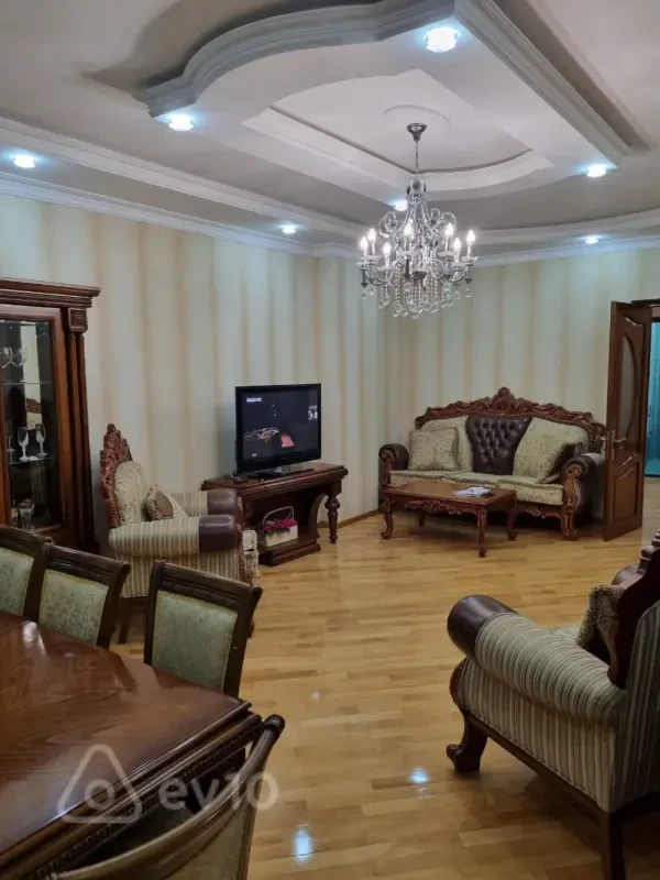 Kirayə verilir 4 otaqlı yeni tikili 190 m²
