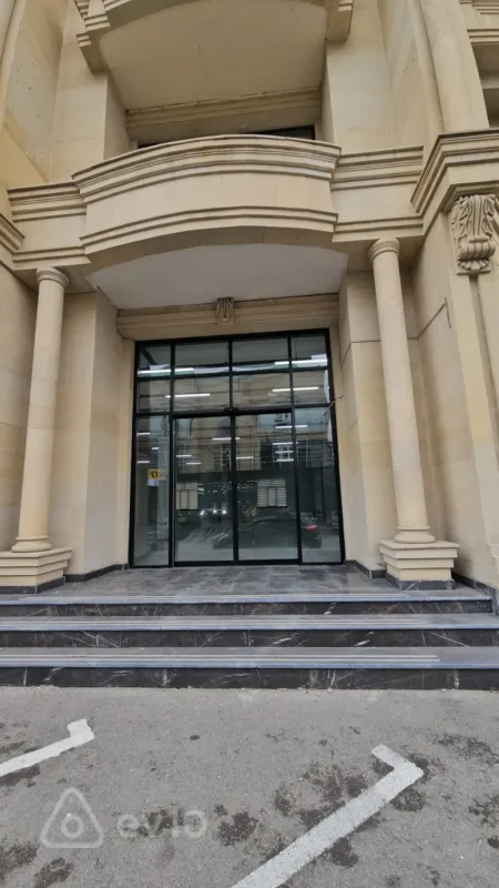 Kirayə verilir mənzil 1100 m²