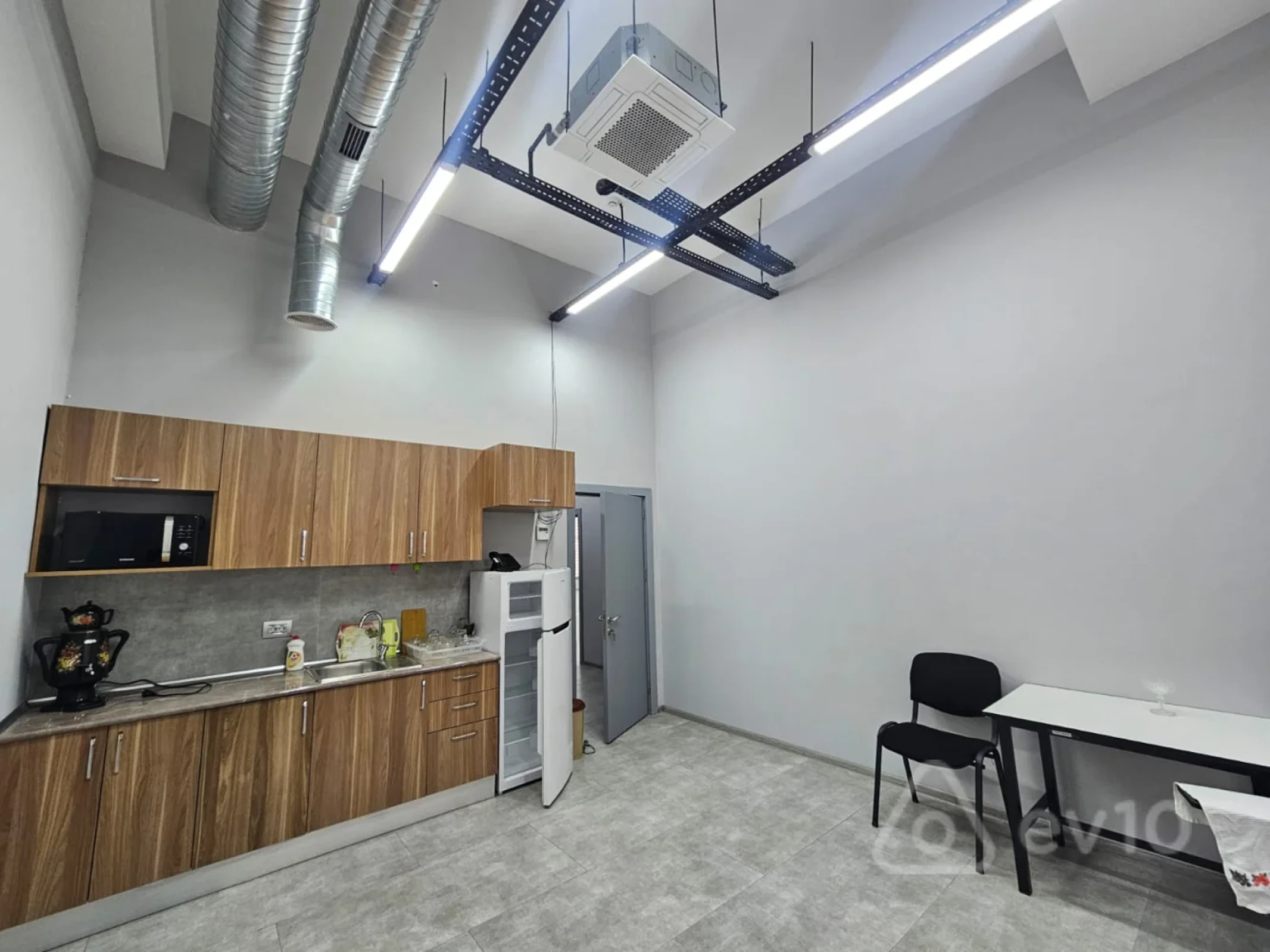 Kirayə verilir mənzil 1100 m²