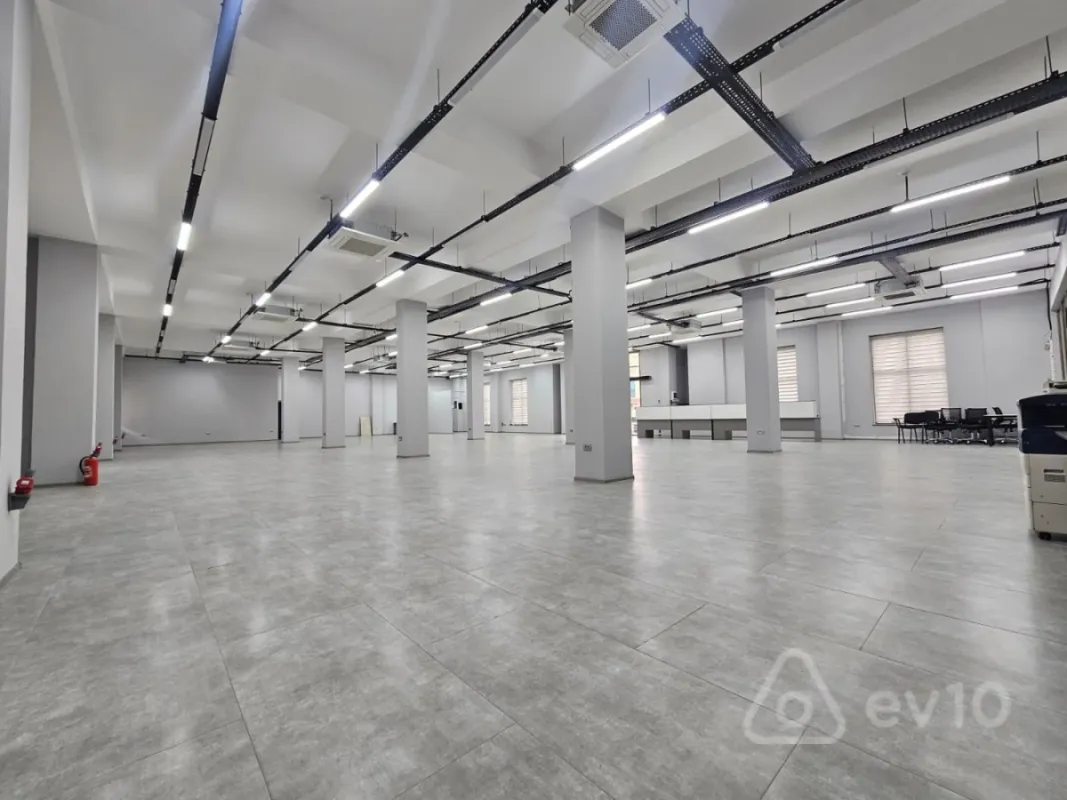 Kirayə verilir mənzil 1100 m²