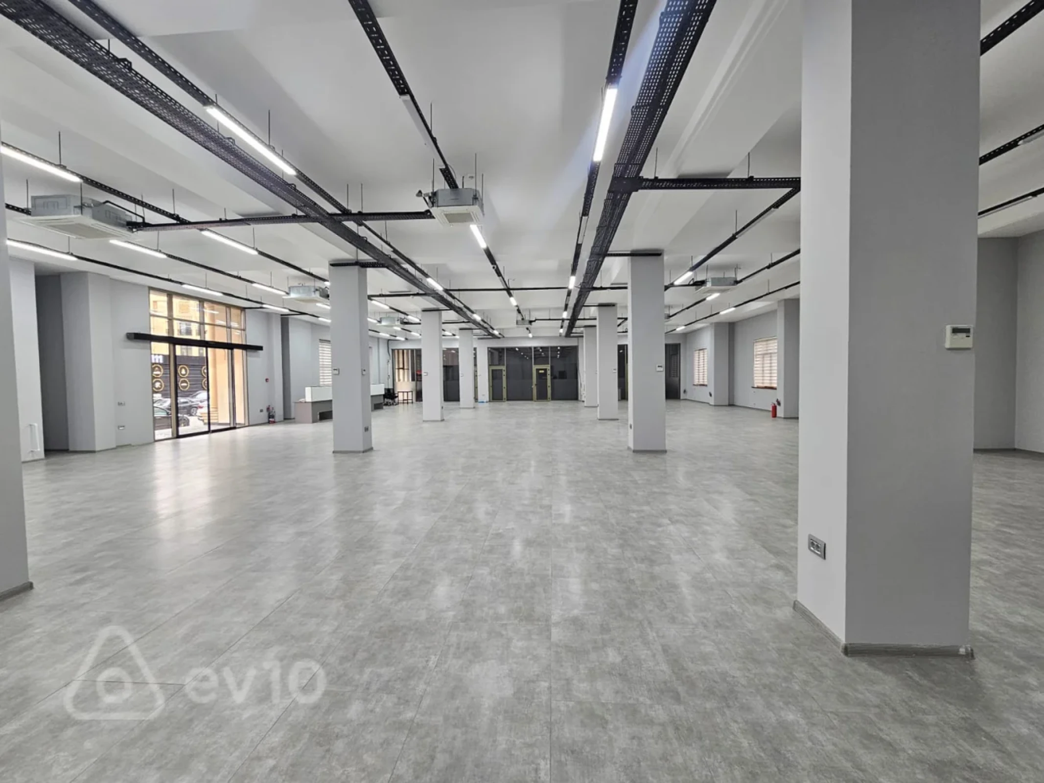 Kirayə verilir mənzil 1100 m²