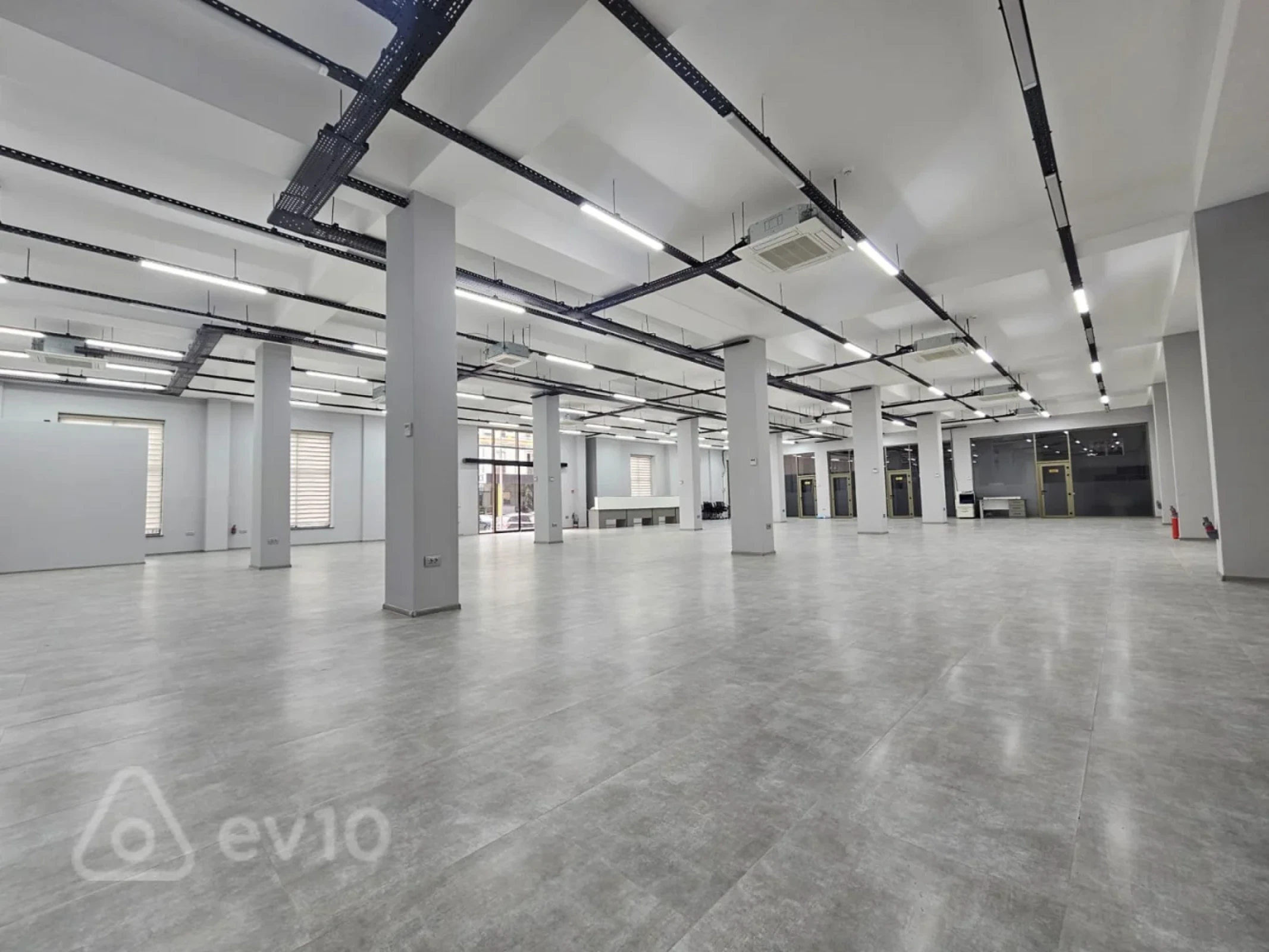 Kirayə verilir mənzil 1100 m²