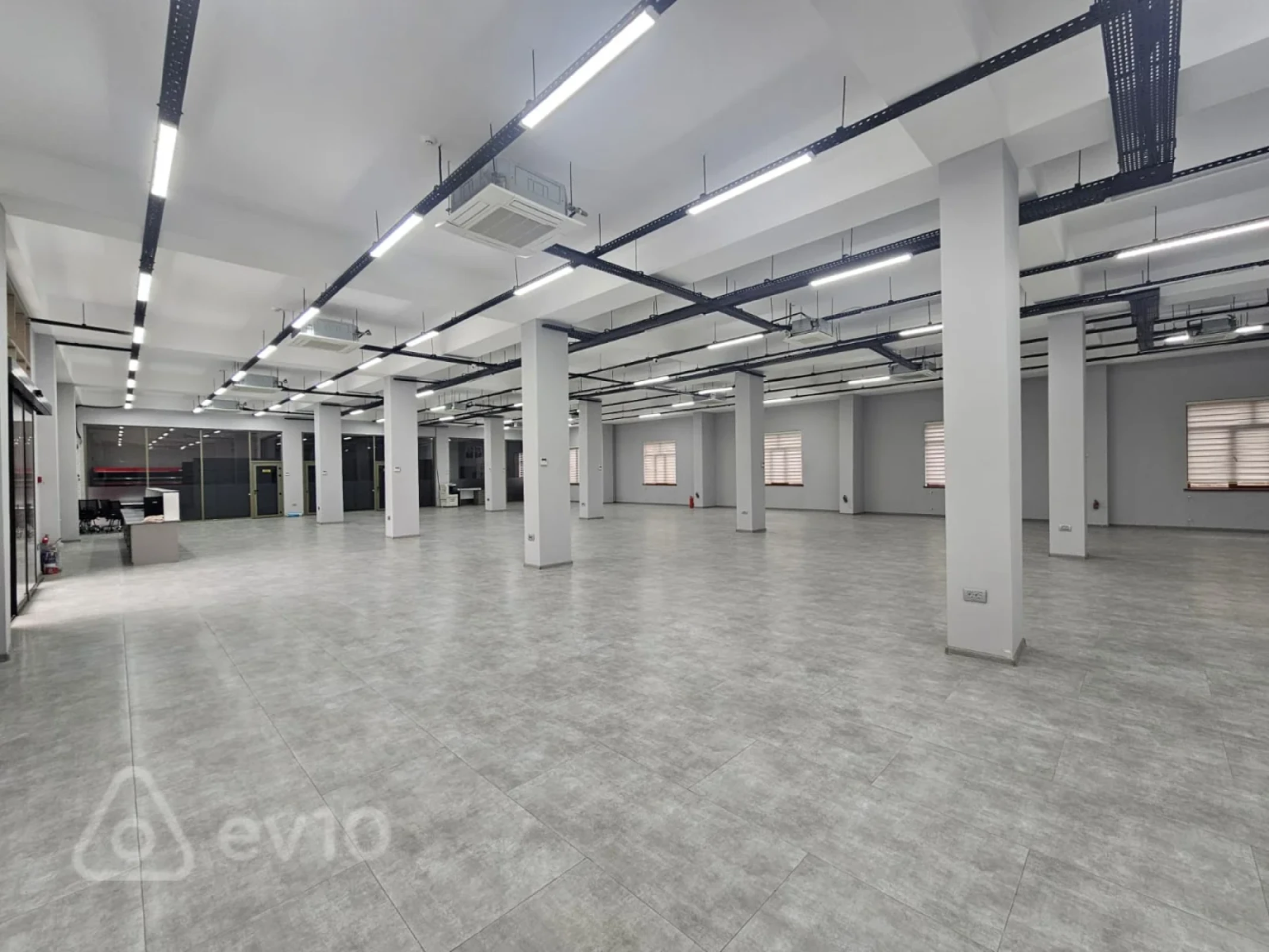 Kirayə verilir mənzil 1100 m²