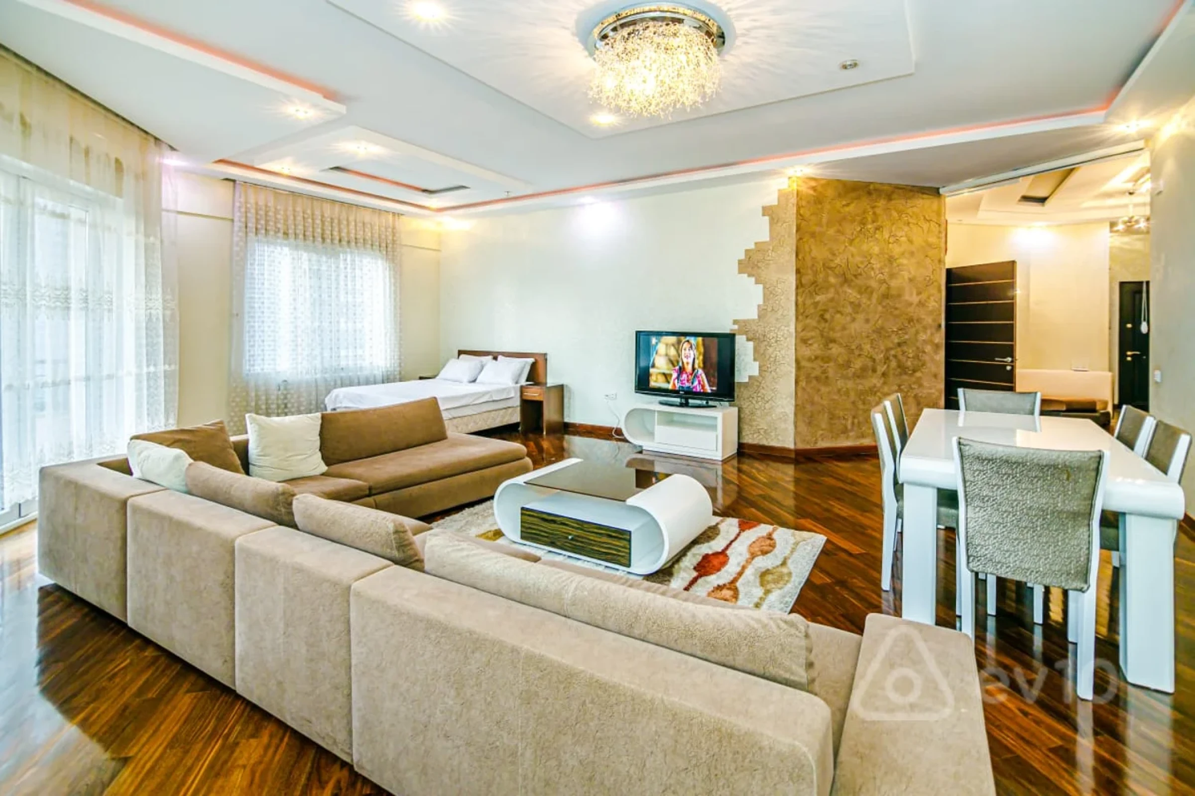 Kirayə verilir 4 otaqlı yeni tikili 250 m²