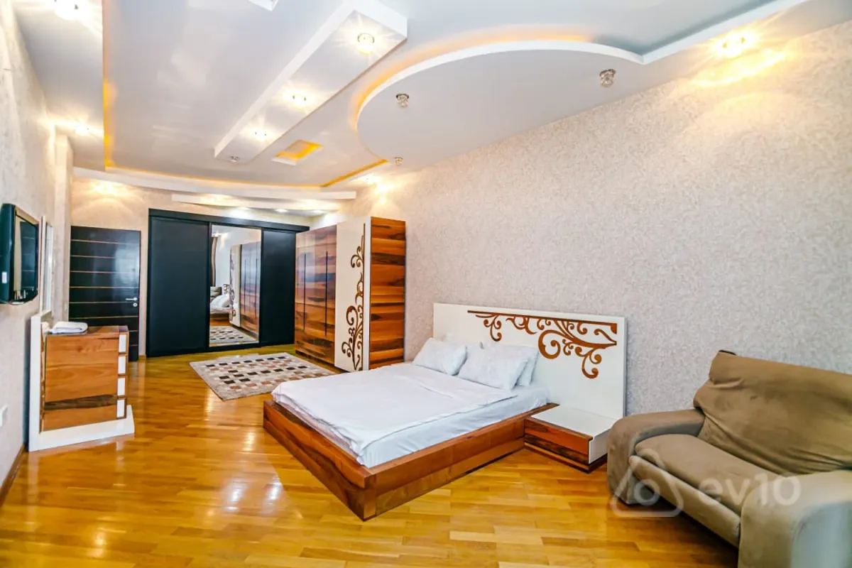 Kirayə verilir 4 otaqlı yeni tikili 250 m²