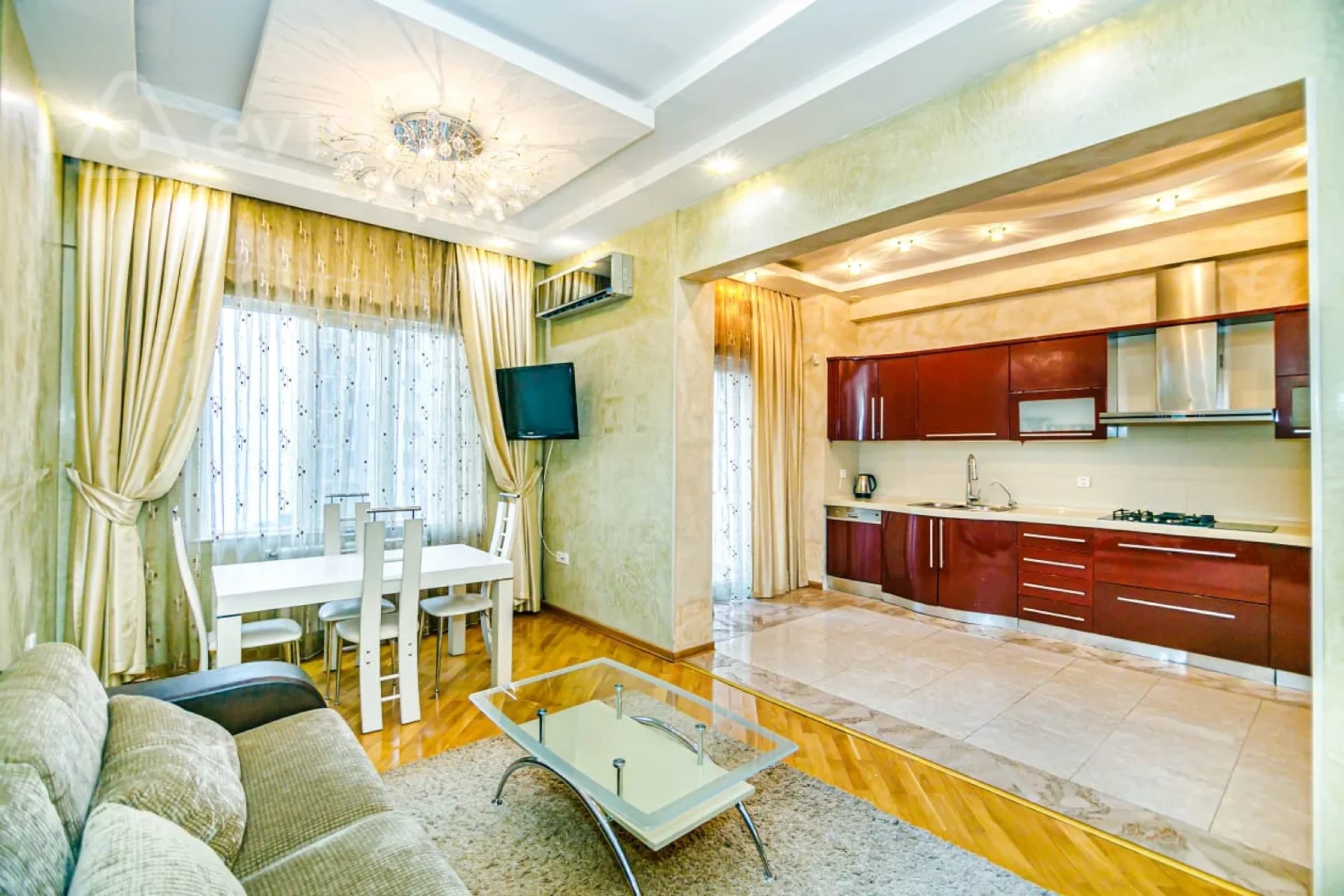 Kirayə verilir 4 otaqlı yeni tikili 250 m²