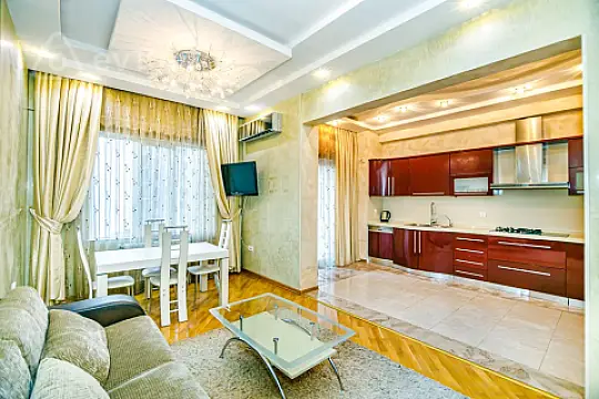 Kirayə verilir 4 otaqlı yeni tikili 250 m²