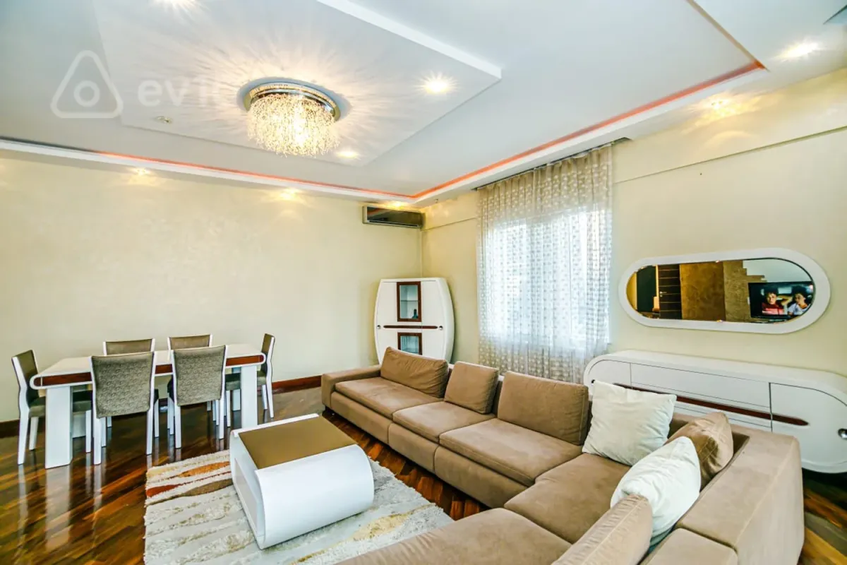 Kirayə verilir 4 otaqlı yeni tikili 250 m²