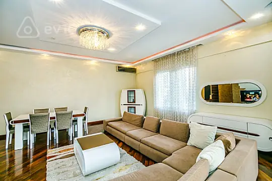 Kirayə verilir 4 otaqlı yeni tikili 250 m²