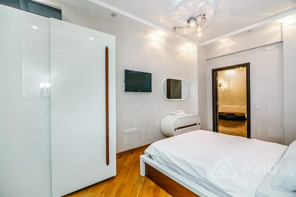 Kirayə verilir 4 otaqlı yeni tikili 250 m²