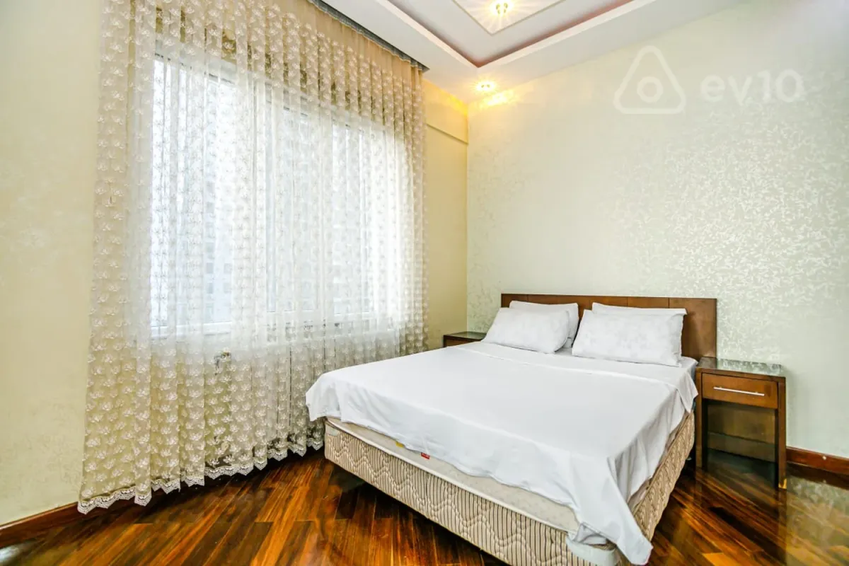 Kirayə verilir 4 otaqlı yeni tikili 250 m²