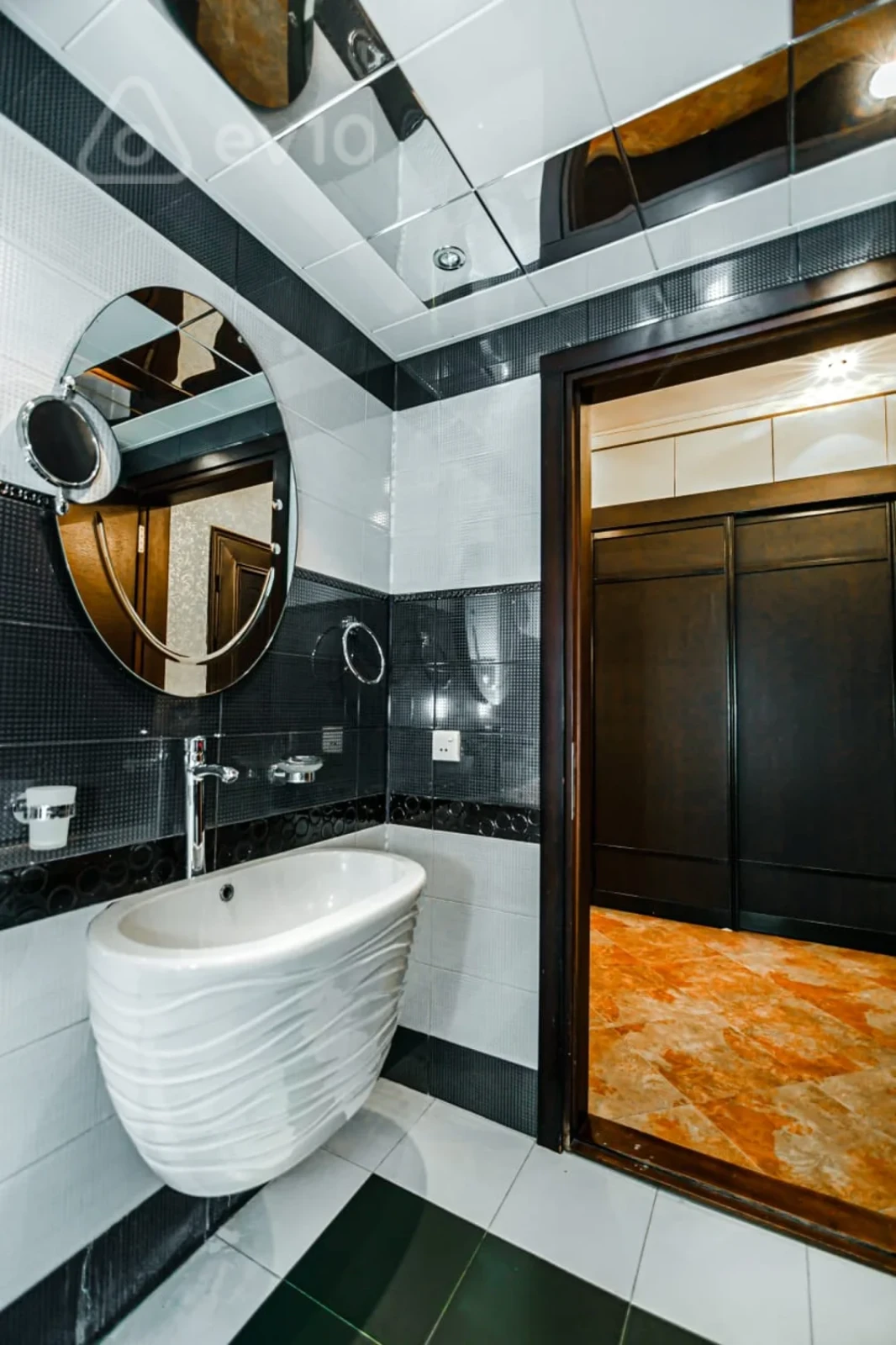 Kirayə verilir 4 otaqlı yeni tikili 250 m²