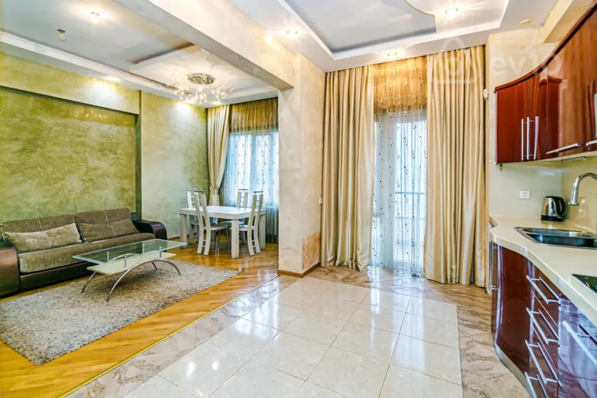 Kirayə verilir 4 otaqlı yeni tikili 250 m²