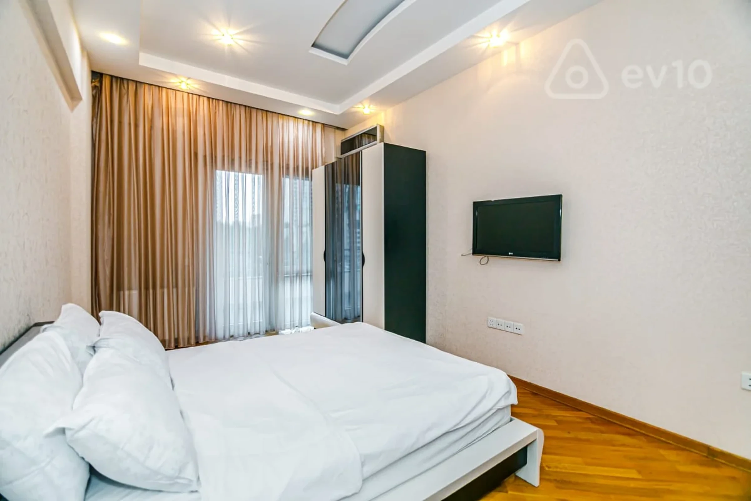 Kirayə verilir 4 otaqlı yeni tikili 250 m²