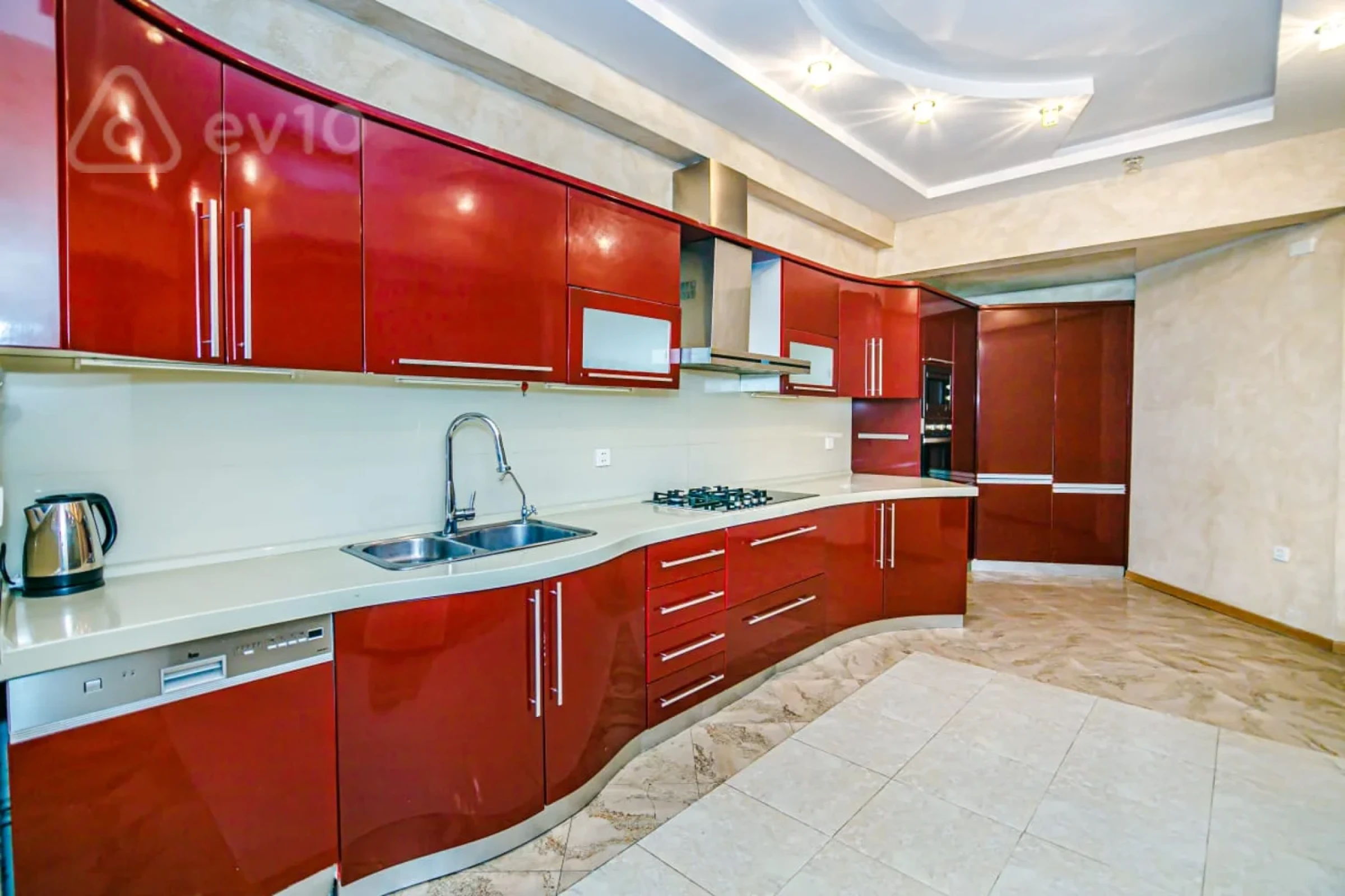 Kirayə verilir 4 otaqlı yeni tikili 250 m²