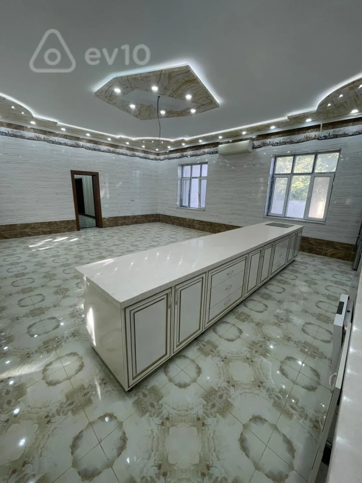 Satılır 8 otaqlı həyət evi 500 m²