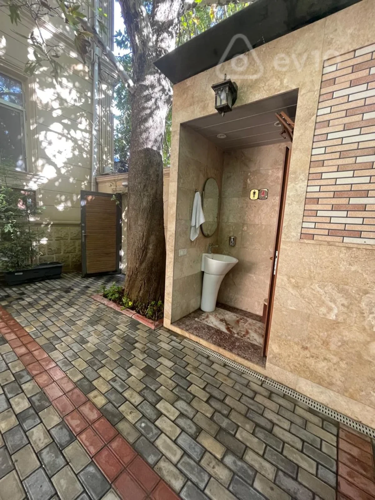 Satılır 8 otaqlı həyət evi 500 m²