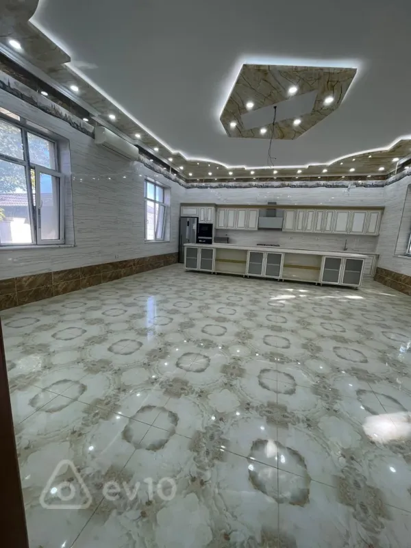 Satılır 8 otaqlı həyət evi 500 m²