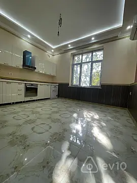 Satılır 8 otaqlı həyət evi 500 m²