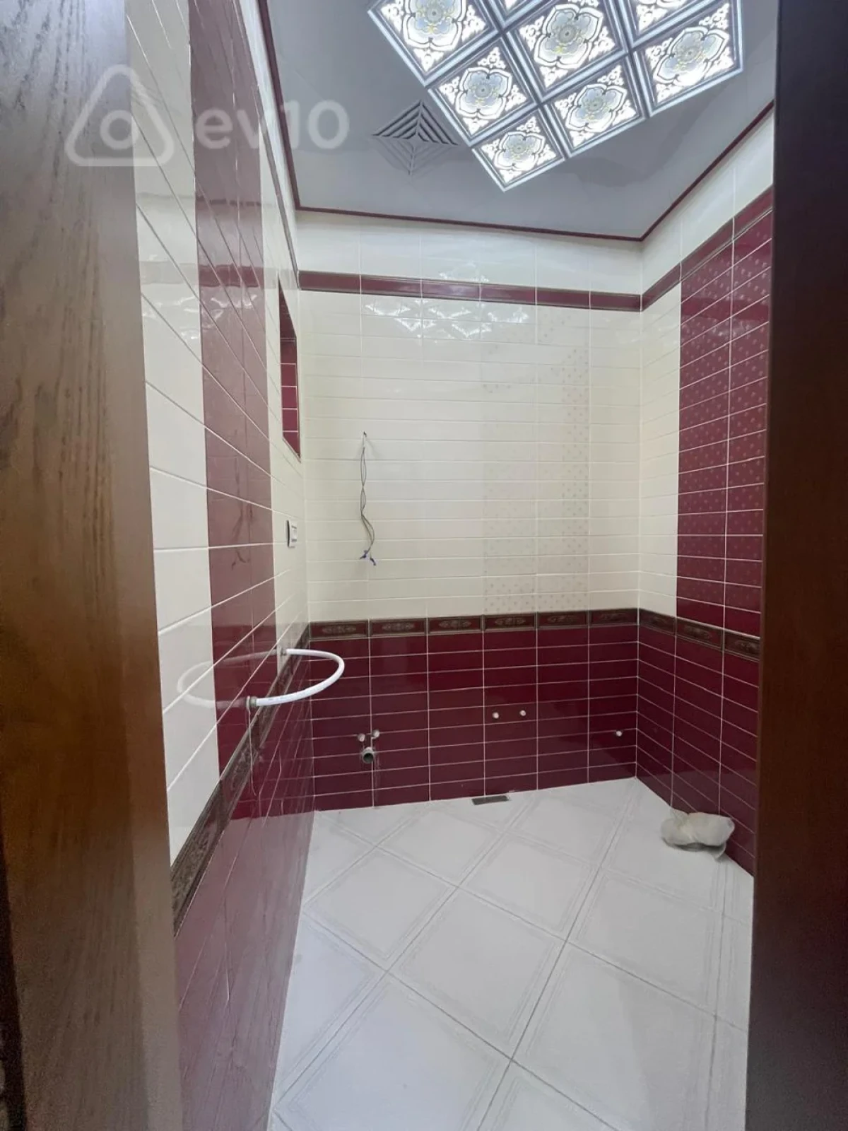 Satılır 8 otaqlı həyət evi 500 m²