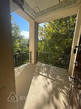 Satılır 8 otaqlı həyət evi 500 m²