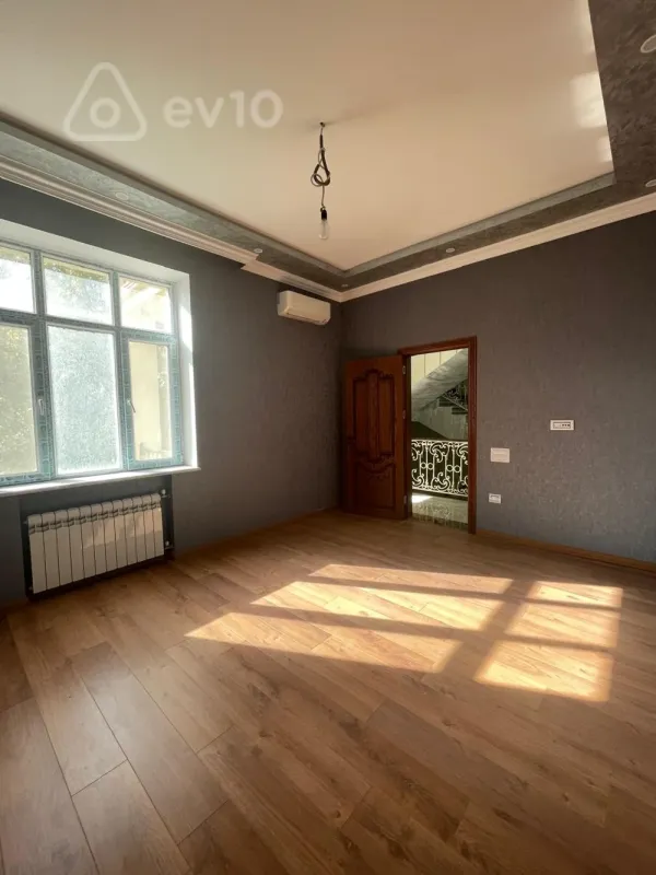Satılır 8 otaqlı həyət evi 500 m²