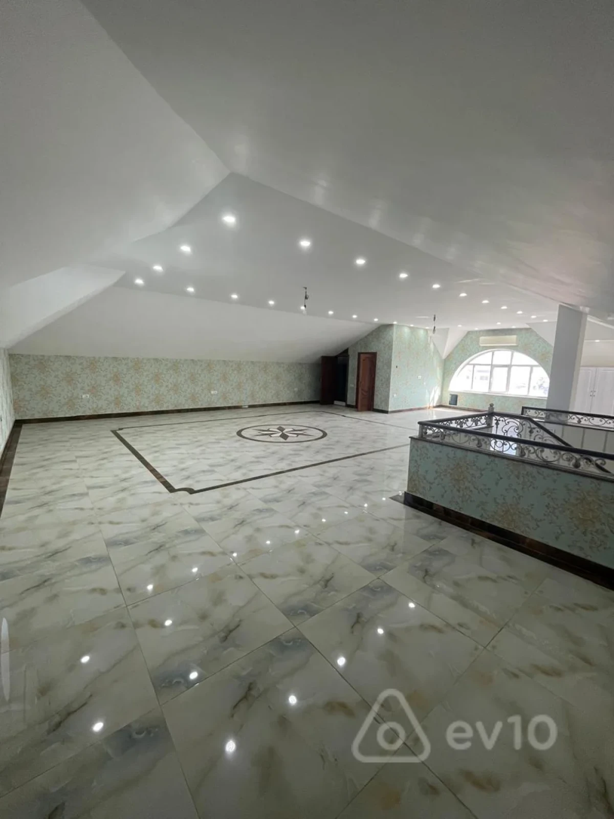 Satılır 8 otaqlı həyət evi 500 m²