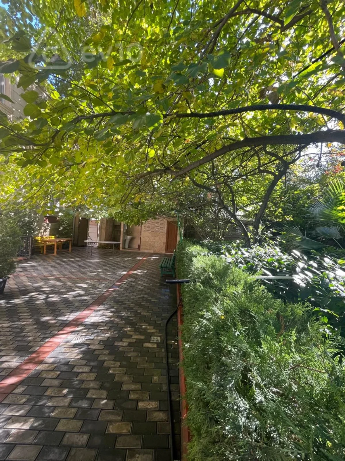 Satılır 8 otaqlı həyət evi 500 m²