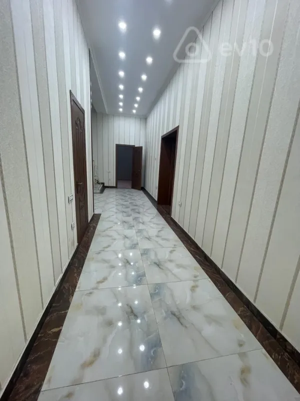 Satılır 8 otaqlı həyət evi 500 m²