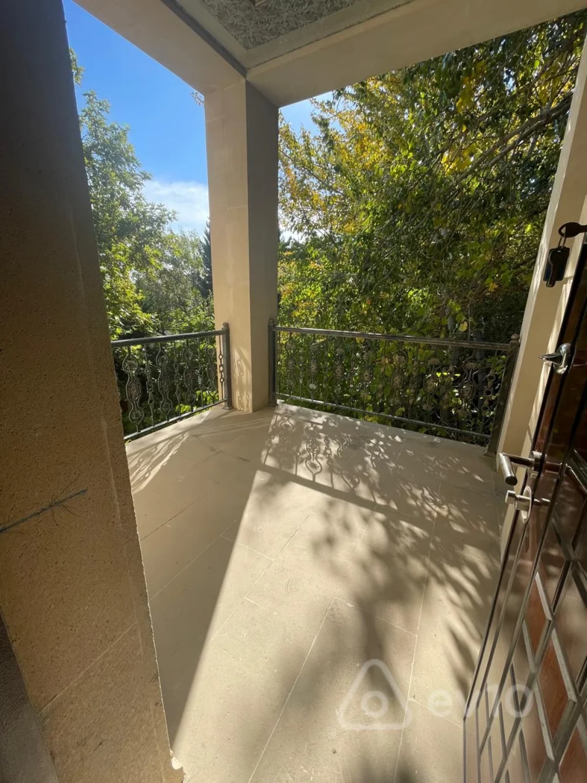 Satılır 8 otaqlı həyət evi 500 m²