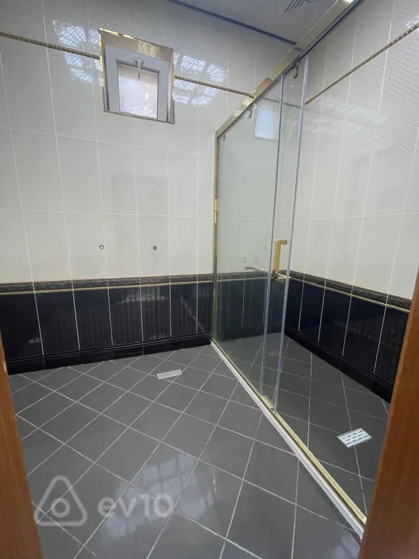 Satılır 8 otaqlı həyət evi 500 m²