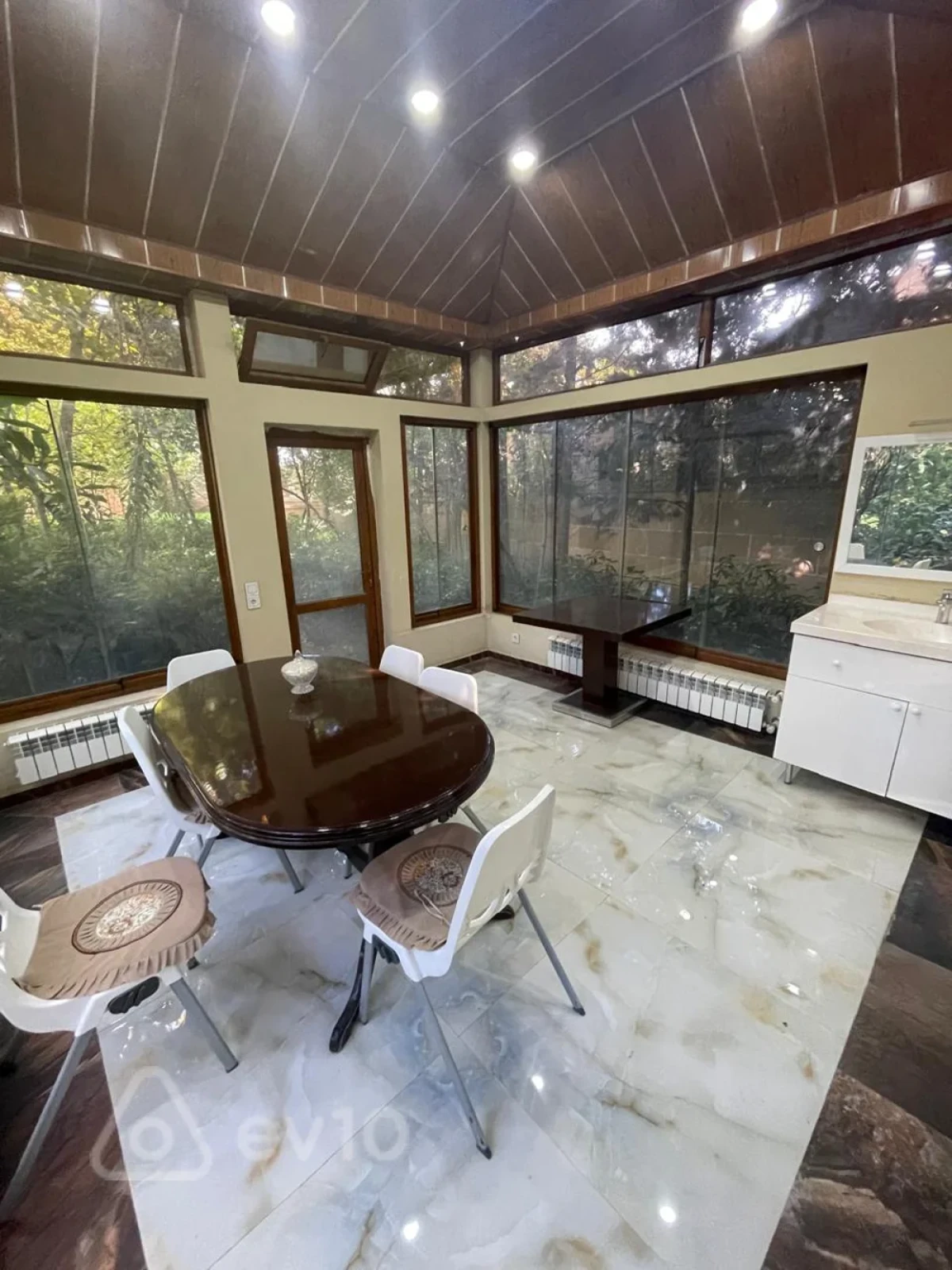 Satılır 8 otaqlı həyət evi 500 m²