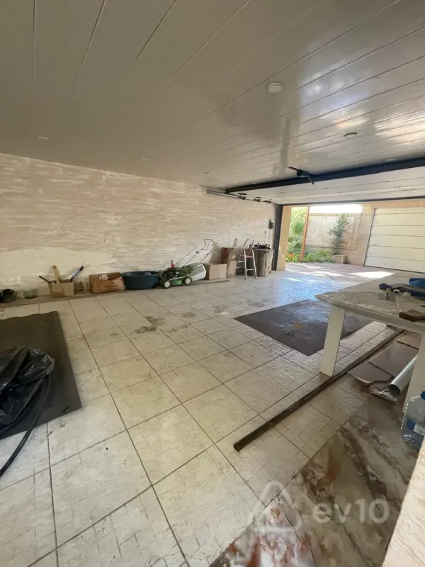 Satılır 8 otaqlı həyət evi 500 m²