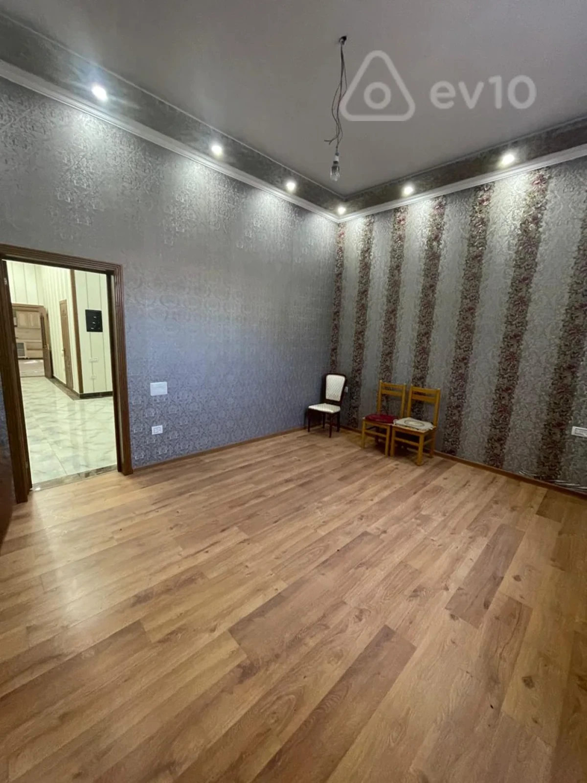 Satılır 8 otaqlı həyət evi 500 m²