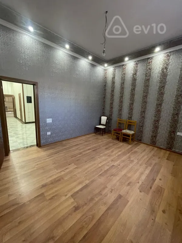 Satılır 8 otaqlı həyət evi 500 m²