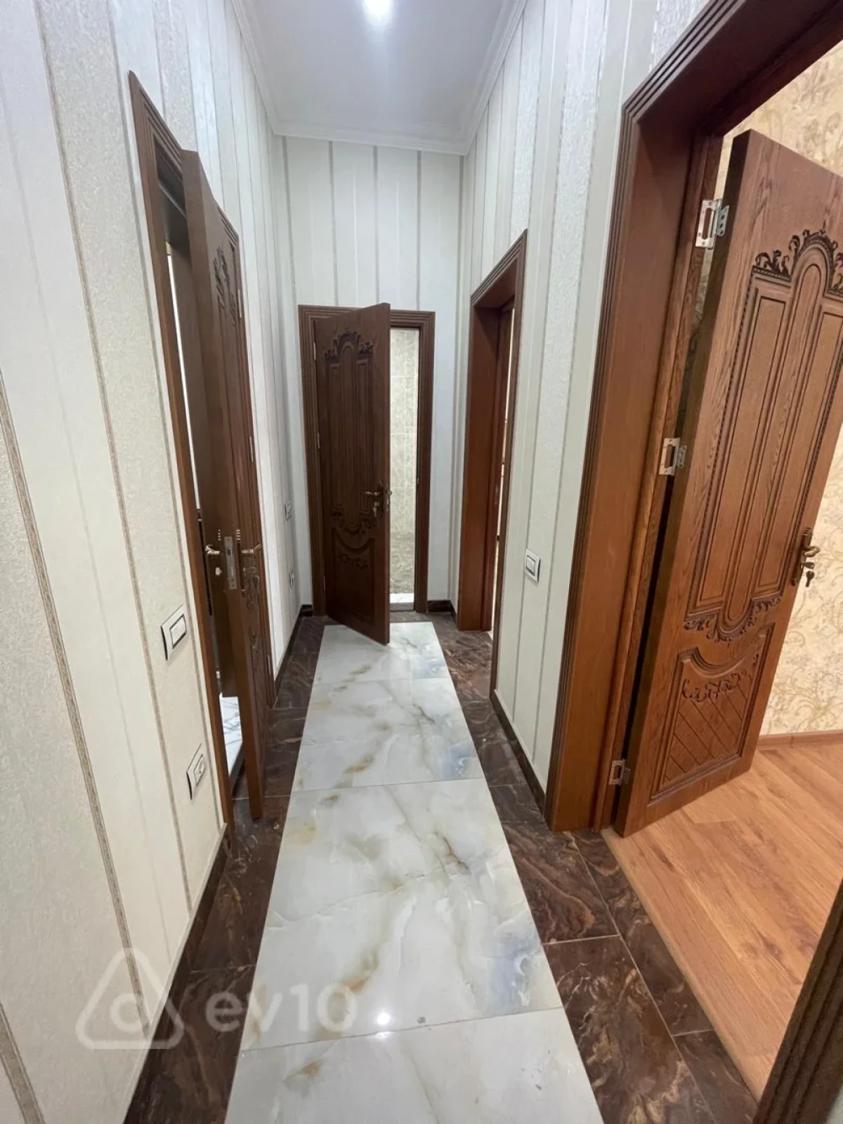 Satılır 8 otaqlı həyət evi 500 m²