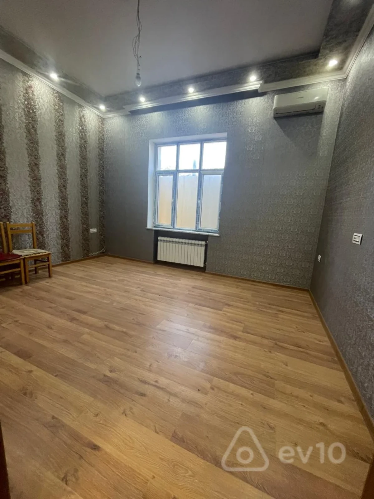 Satılır 8 otaqlı həyət evi 500 m²