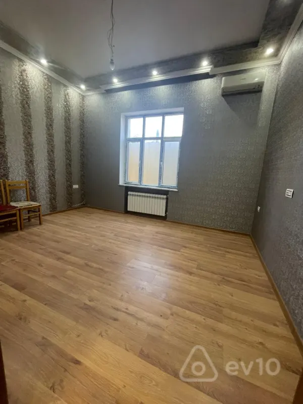 Satılır 8 otaqlı həyət evi 500 m²