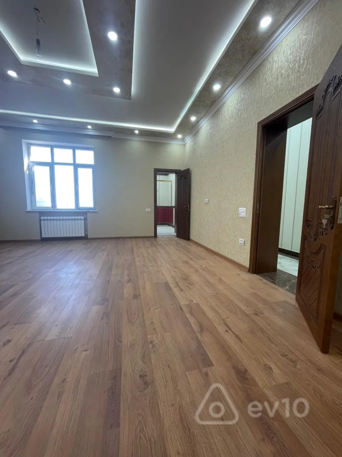 Satılır 8 otaqlı həyət evi 500 m²