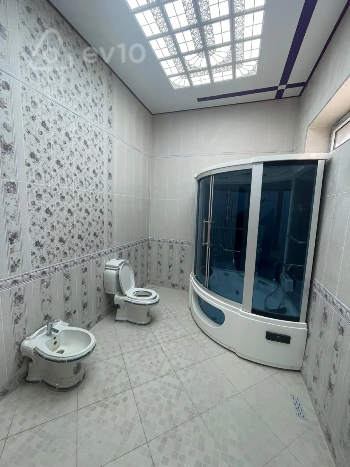 Satılır 8 otaqlı həyət evi 500 m²